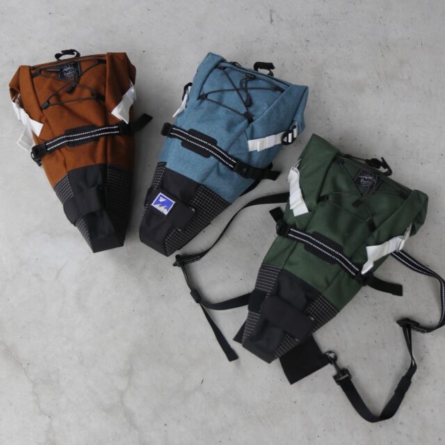 サドルバッグxバックパックの2WAY機能【 RawLow Mountain Works  】Bike’n Hike Post Bag の1st GOODカラーがデッドストックで入荷しました！