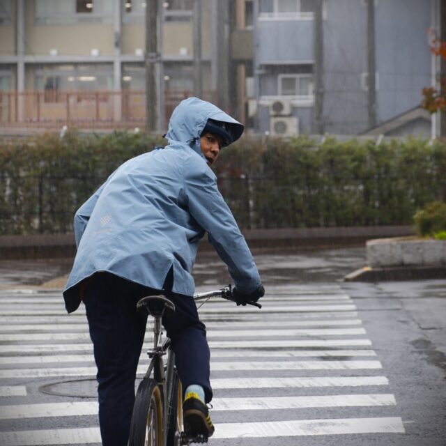 自転車乗りのレインウェア。洗練されたデザイン性＆機能性 防水/透湿アノラックジャケット【CLEVERHOOD / クレバーフード 】Rover Anorak（ローバーアノラック）のご紹介